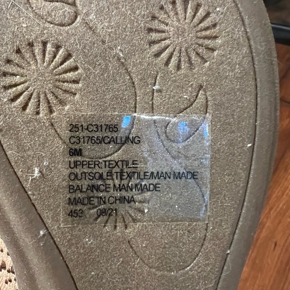 Cliffs By White Mountain Calling Women's Thong Sandals Sand Size 6 - Picture 7 of 7